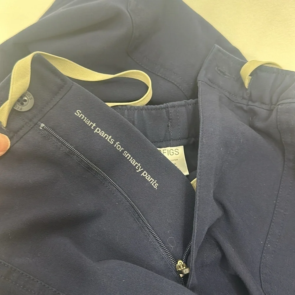 Figs cario navy